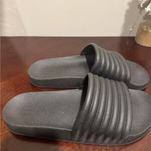Girlfriend Collective: black slide, size 9